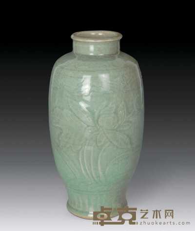 明 龙泉暗刻花瓶 29×14cm
